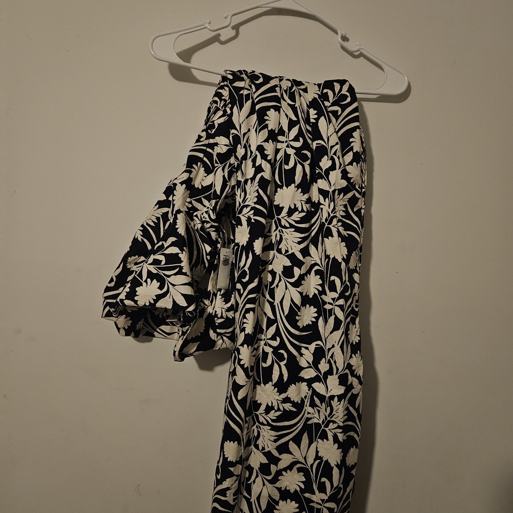 Old Navy Navy and White Floral Maxi Dress - Picture 8 of 8
